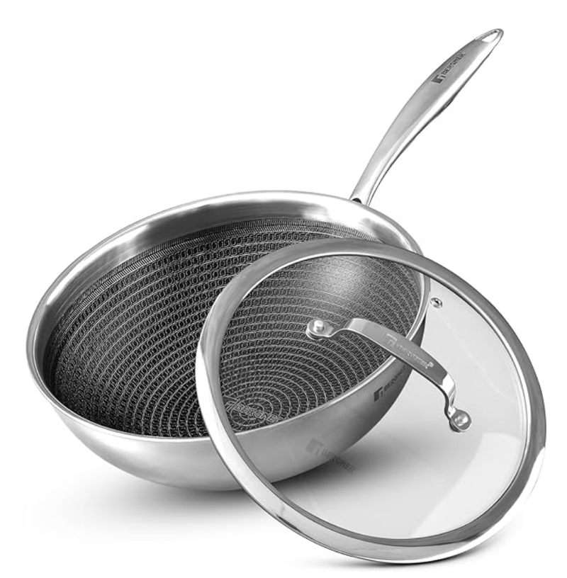 Bergner Hitech Triply Non-Stick 28 cm Wok with Glass Lid, 4.5 L Capacity Wok with Non-Stick Mesh Pattern Inside, Rivetless Handles, Metal Spatula Friendly, Induction Bottom and Gas Stove Ready-1