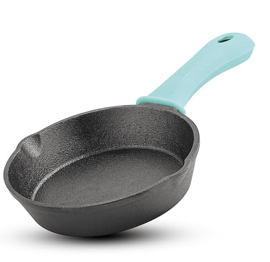 BERGNER Eco Cast Iron 15cm Skillet, Pre-Seasoned Loha Frypan, Even Heat Distributor, சுவையை அதிகரிக்க வெப்பத்தைத் தக்கவைத்துக்கொள்ளும், சிலிகான் ஸ்லீவ், ஆரோக்கியமான சமையல் - Induction Base மற்றும் Gas Stove Ready உடன் வருகிறது. 