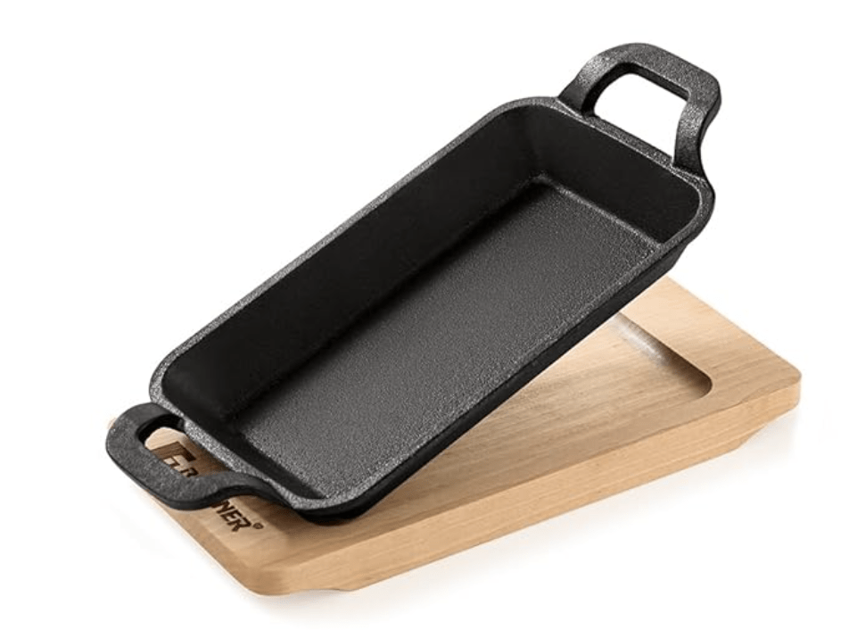 Bergner Cook & Share 16cm Cast Iron Mini Pan, Baking/Sizzler, Pre-Seasoned Cast Iron, Cook/Serve, For Roast/Bake/Caramelize/Serve/Share, With Wooden Tray, Less Oil Cooking, Induction & Gas Stove Ready