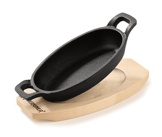 BERGNER Cook & Share 15 cm Cast Iron Mini Pan Oval, Baking/Sizzler, Pre-Seasoned Cast Iron, Cook/Serve, for Roast/Bake/Caramelize/Serve/Share, with Wooden Tray, Induction Bottom and Gas Stove Ready