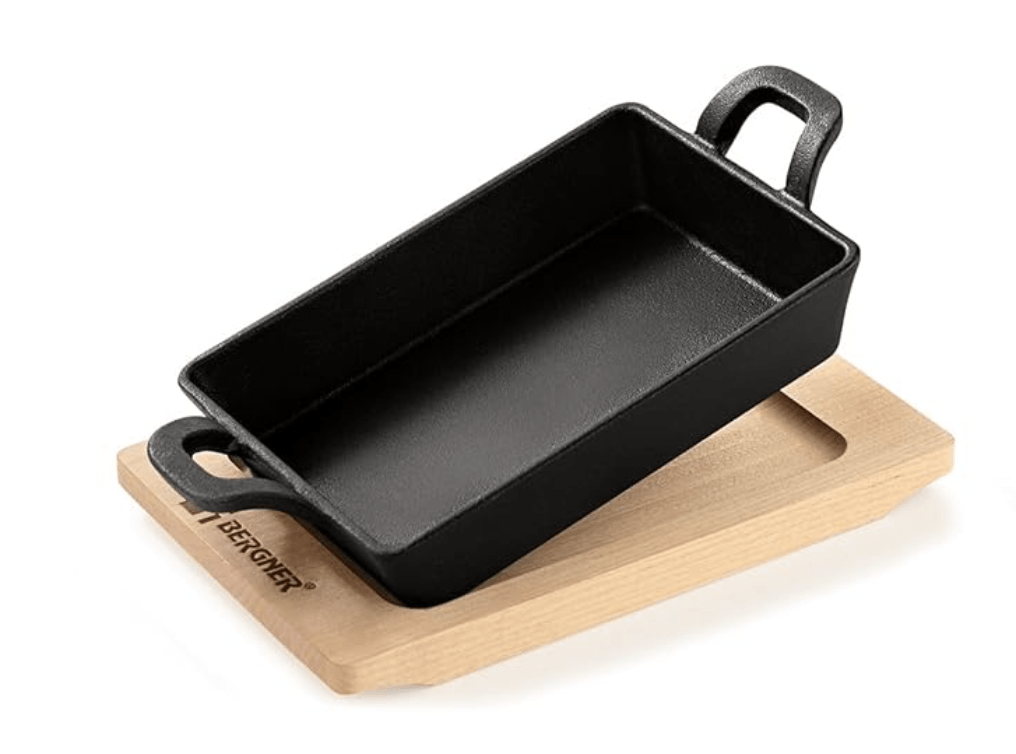 BERGNER Cook & Share 16 cm Cast Iron Mini Pan, Baking/Sizzler, Pre-Seasoned Cast Iron, for Roast/Bake/Caramelize/Serve/Share, with Wooden Tray, Less Oil Cooking, Induction Bottom and Gas Stove Ready
