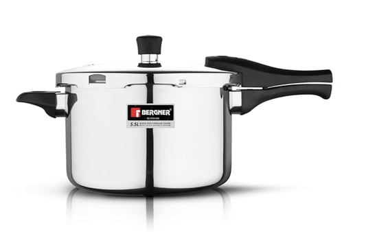 बर्गनर अर्जेन्ट एलिमेंट्स ट्रिपली स्टेनलेस स्टील 5.5 लीटर आउटर लिड प्रेशर कुकर, ट्रिपली बॉटम प्रेशर कुकर, सेफ्टी गैस्केट और GRS, मिरर फ़िनिश, इंडक्शन बॉटम और गैस रेडी - सिल्वर 
