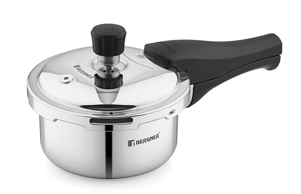 बर्गनर ट्राई-मैक्स जूनियर ट्रिपली 1 लीटर प्रेशर कुकर, ट्रिपली हैवी बॉटम आउटर लिड मिनी प्रेशर कुकर, 1 पीस मुफ़्त सेफ्टी वाल्व, अंदर मापने का स्केल - इंडक्शन बॉटम और गैस स्टोव रेडी 