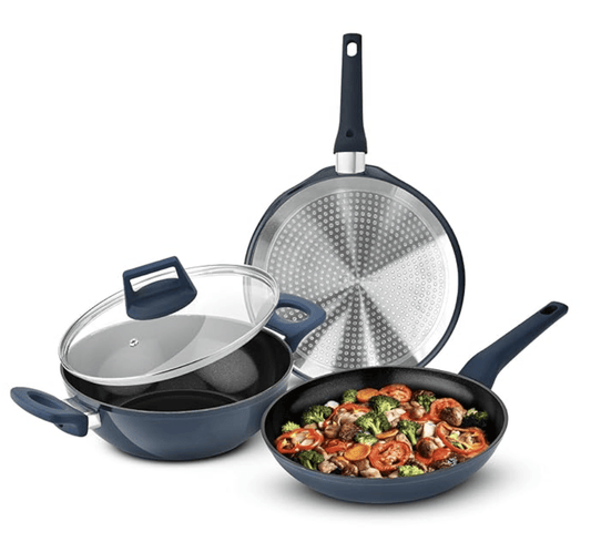 बर्गनर टाइटन फोर्ज्ड एल्युमीनियम 4 पीस कुकवेयर सेट - 24 सेमी (2.5 लीटर) कढ़ाई ग्लास ढक्कन के साथ, 24 सेमी (1.6 लीटर) फ्राईपैन, 28 सेमी डोसा तवा, रिवेटलेस सॉफ्ट टच हैंडल, मेटल चम्मच फ्रेंडली - इंडक्शन बॉटम 