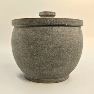 700 – 800 ML Soapstone Curd Pot | Traditional Storage for Fresh, Creamy Curd.