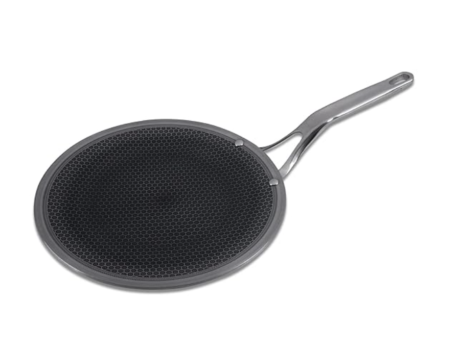 AGARO रॉयल हनी कॉम्ब तवा, 26 सेमी व्यास, हनी कॉम्ब पैटर्न डिज़ाइन के साथ ट्राई-प्लाई स्टील, गैस और इंडक्शन ओवन संगत, रिवेटेड हैंडल, खाद्य सुरक्षित और PFOA मुक्त, कुकिंग, कुकवेयर, सिल्वर। 