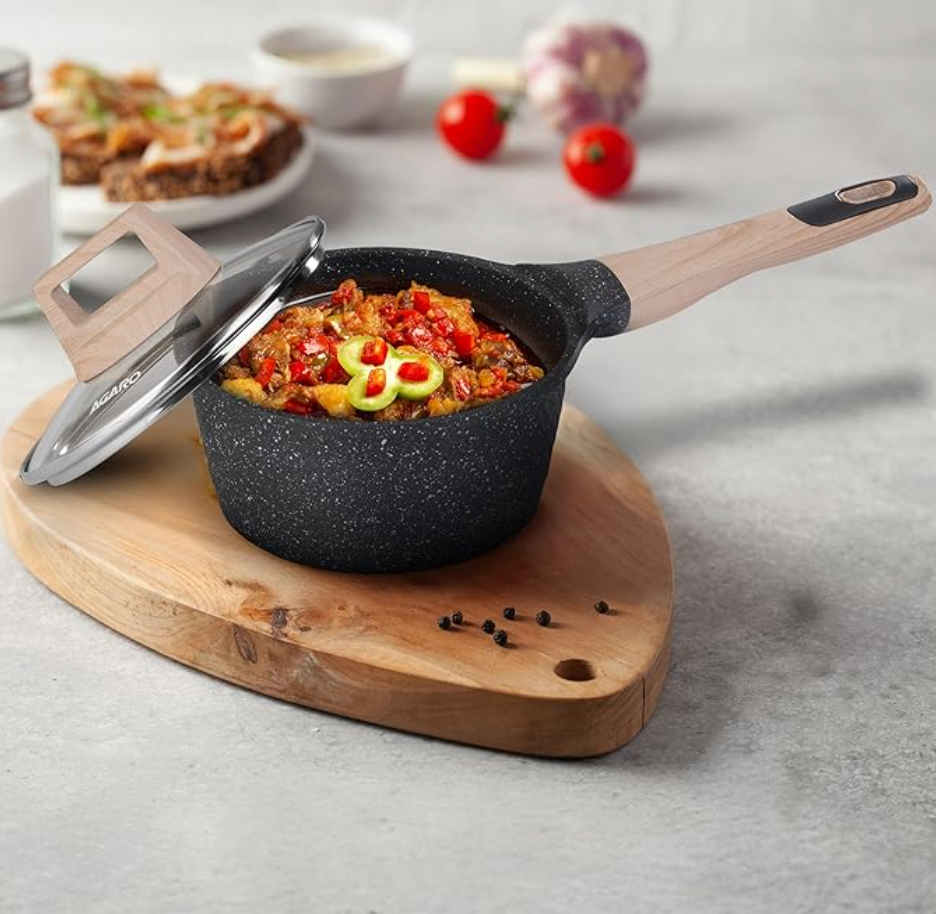 AGARO इंपीरियल ग्रेनाइट नॉन स्टिक सॉस पैन ग्लास ढक्कन के साथ, 1.5L / 16cm, कास्ट एल्यूमीनियम बॉडी, चाय पैन, दूध पैन, सूप पैन, गैस और इंडक्शन संगत, गहरा ग्रे। 