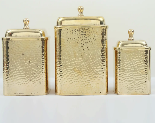 தூய பித்தளை கையால் சுத்தியல் செய்யப்பட்ட 3 கொள்கலன் தொகுப்பு – பாரம்பரிய சமையலறை சேமிப்பு ஜாடிகள்