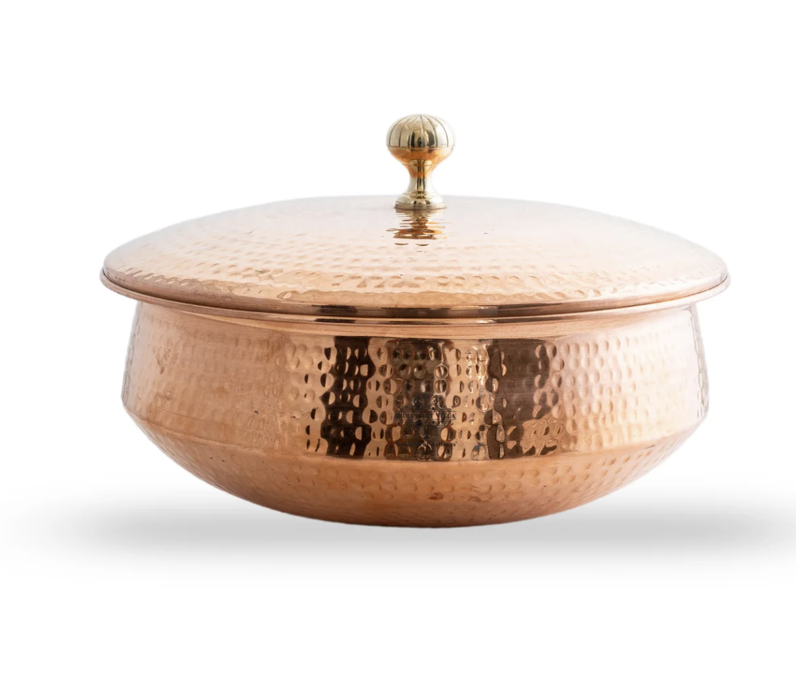 கைவினைஞர்களால் செய்யப்பட்ட செம்பு சுத்தியல் லகான் மூடியுடன் - பல அளவுகள் (8 முதல் 14 அங்குலம்) | வேலன் ஸ்டோரின் பாரம்பரிய இந்திய சமையல் பாத்திரங்கள்