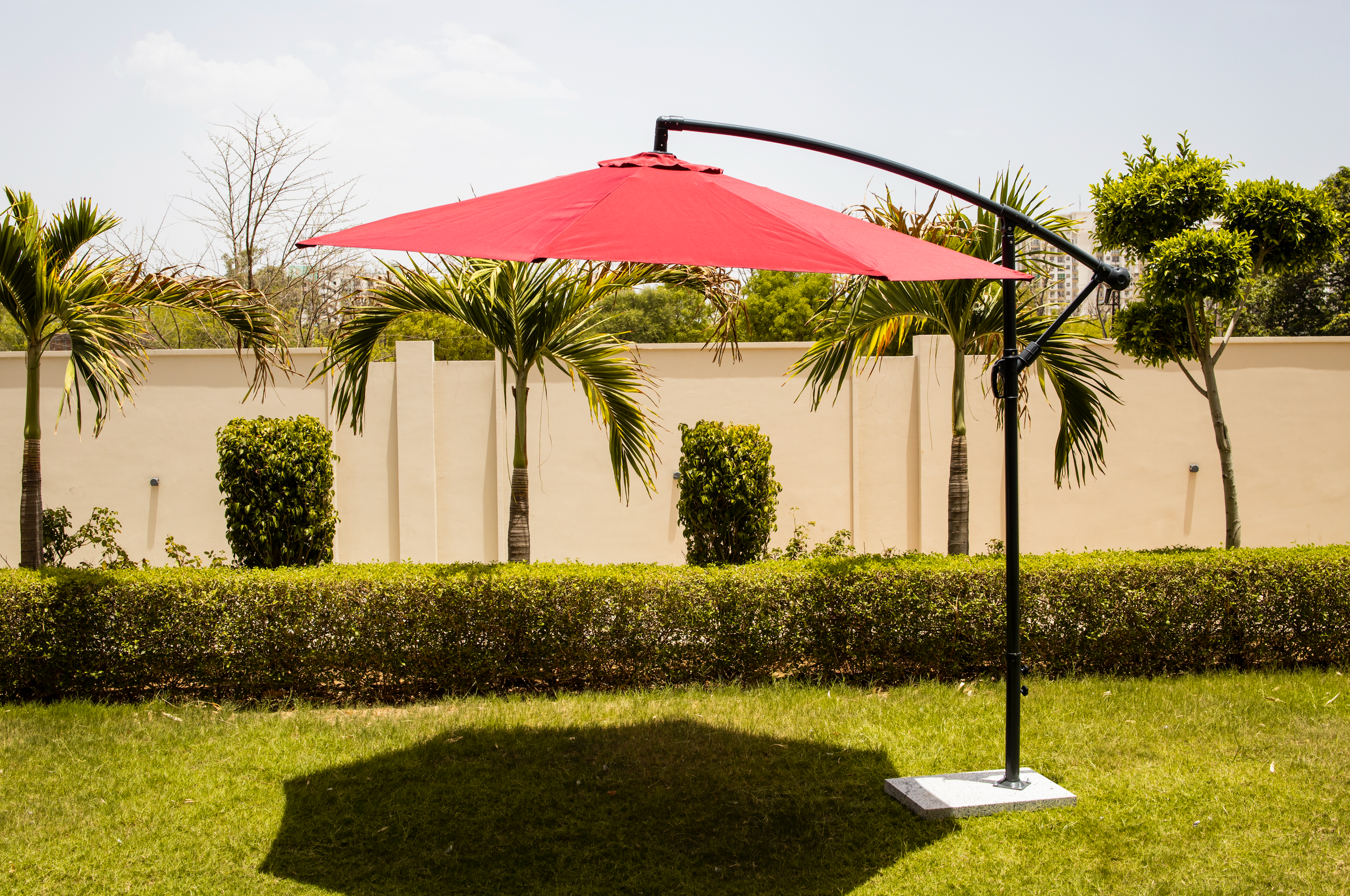 Aqua Luxury Side Pole Garden Umbrella With Stand (Round, Mahroon)