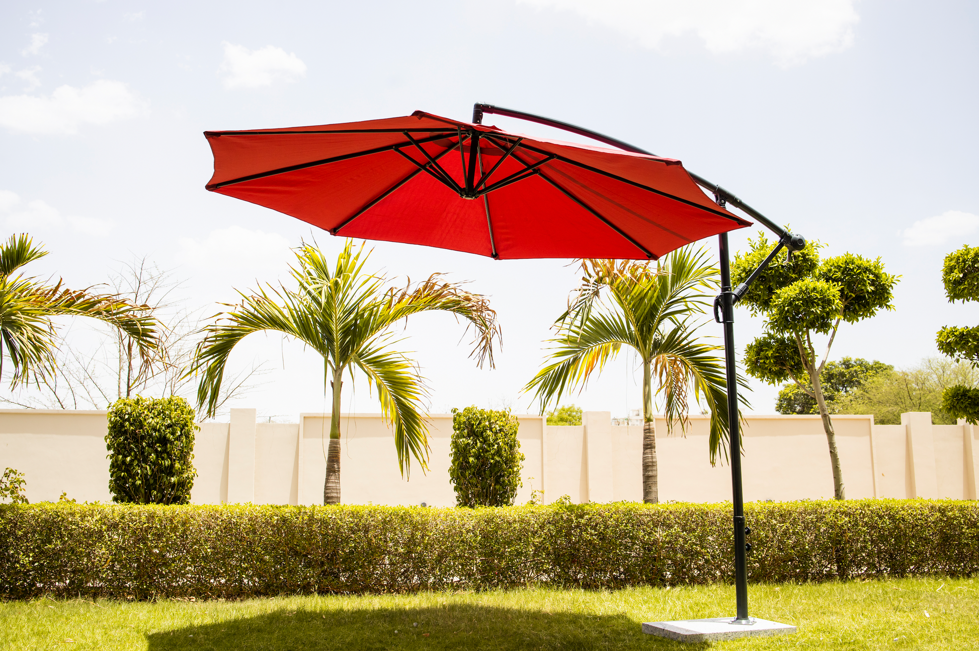 Aqua Luxury Side Pole Garden Umbrella With Stand (Round, Mahroon)