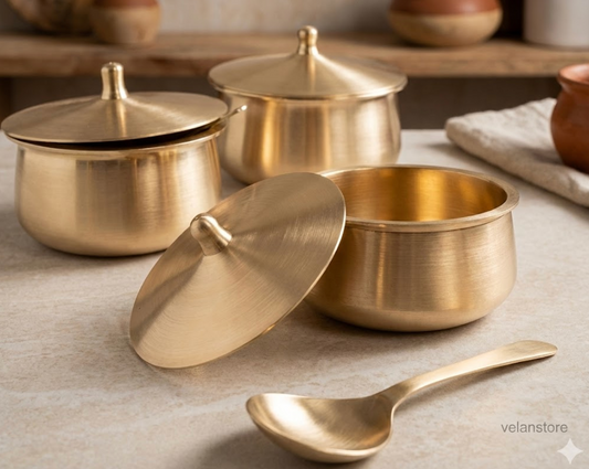 ढक्कन और चम्मच सहित प्योर कंसा सर्विंग बाउल्स का सेट