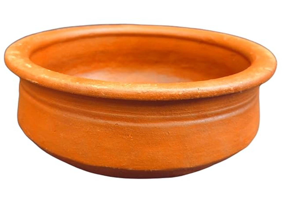 1 லிட்டர் கைவினைப் பொருட்களால் ஆன களிமண் பாத்திரம் - சமையலுக்கும் பரிமாறுவதற்கும் ஏற்றது. நிறம்: சிவப்பு.