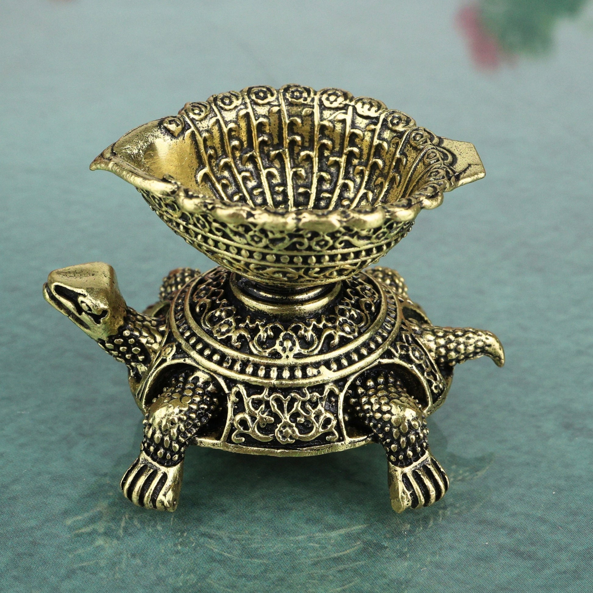 Brass Kurma Deepam Tortoise Lamp Peetal Kachhua Diya Aamai Vilakku Vishnu Kurma Avatar Vastu Puja Oil Lamp Home Decor Gift, Gold, 1.5 Inch, 1 Piece