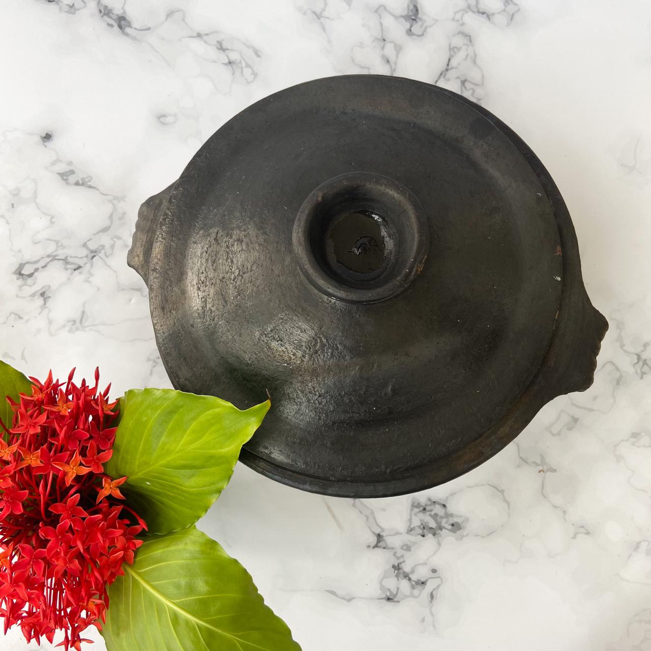 Velanstore Blackened Clay Urali with lid