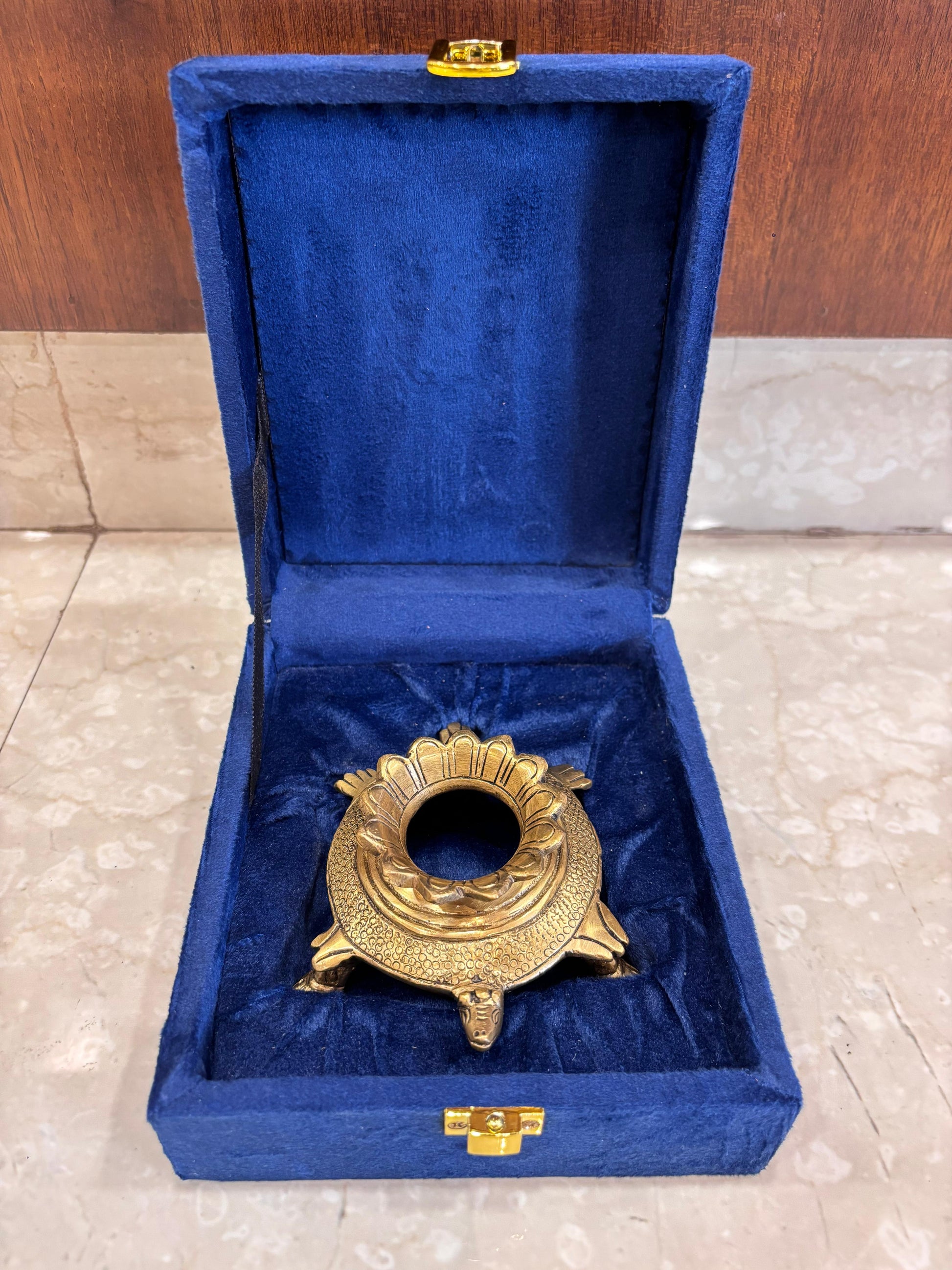 Brass Tortoise Conch Stand (2 Inch)