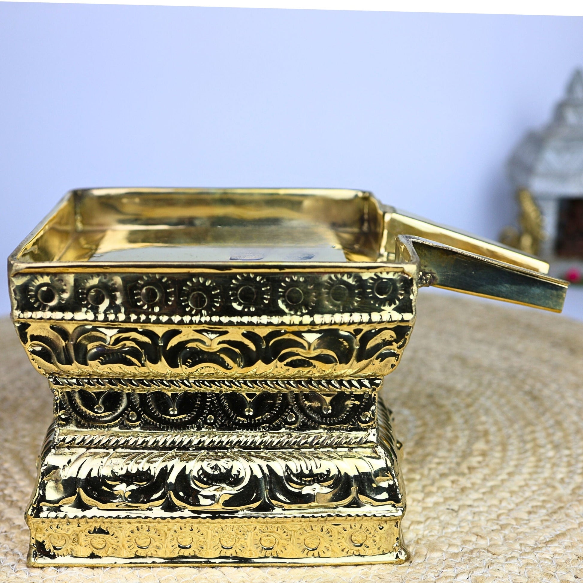 Brass Abhishek Patra Somasutra Plate Snana Jal Patra Abhishekam Kalash Pital Peetal Pittal Pooja Vessel for Shiva Lingam Temple Puja,Gold, 4.5 Inch, 1 Piece