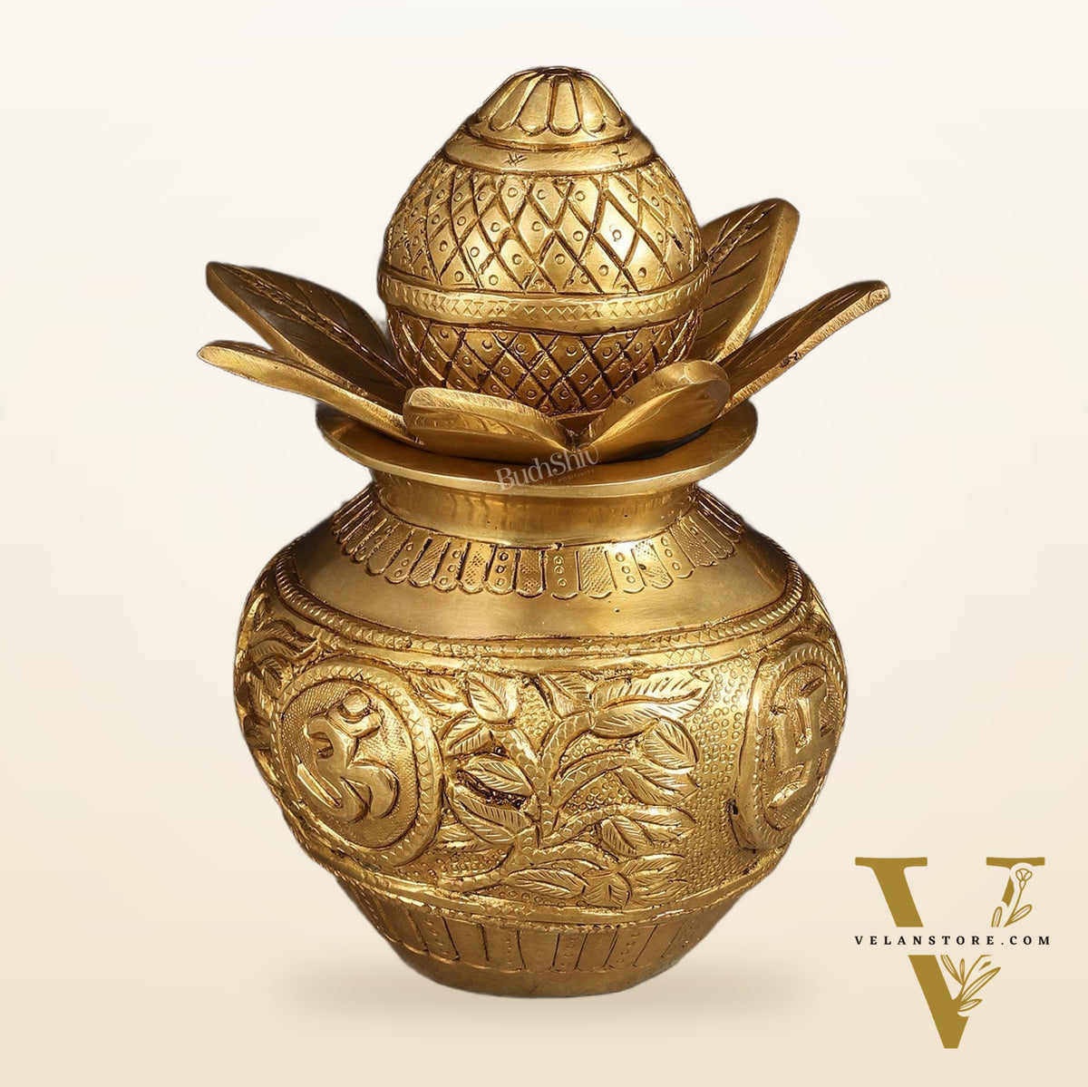Auspicious Brass Kalash – Elegant Decorative Element for Spiritual Spaces