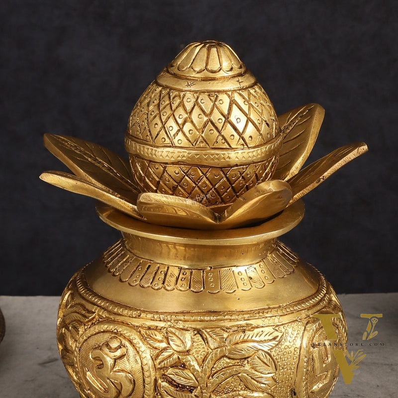 Auspicious Brass Kalash – Elegant Decorative Element for Spiritual Spaces