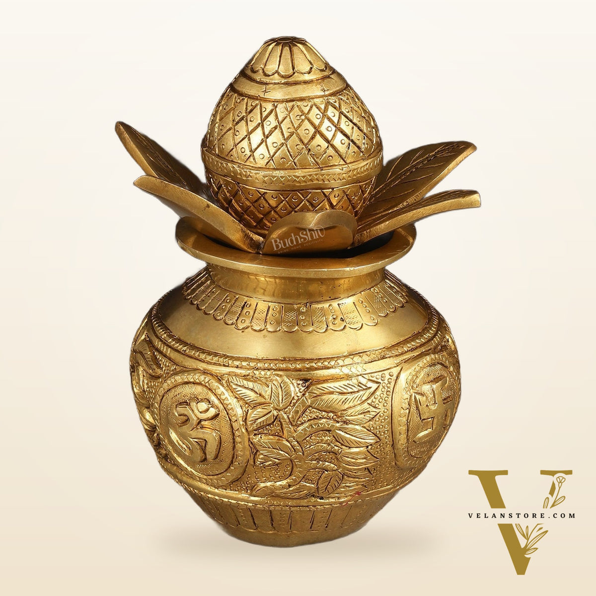 Auspicious Brass Kalash – Elegant Decorative Element for Spiritual Spaces