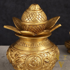 Auspicious Brass Kalash – Elegant Decorative Element for Spiritual Spaces