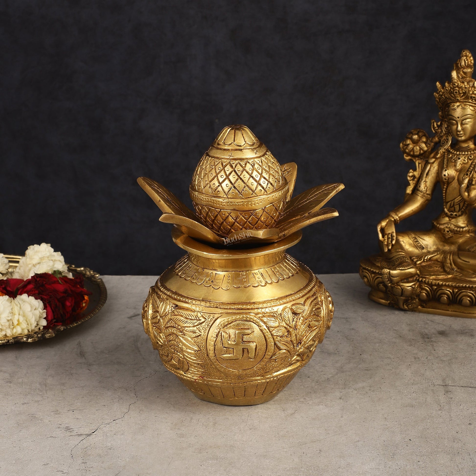 Auspicious Brass Kalash – Elegant Decorative Element for Spiritual Spaces