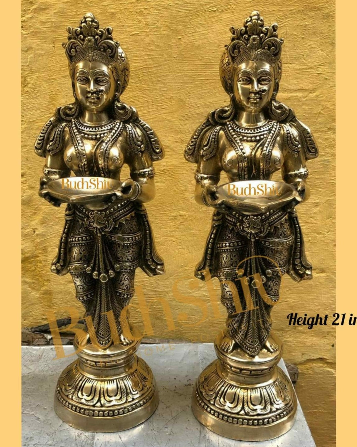 Brass Deep Lakshmi Pavaai Villaku (2 feet/23 inches)