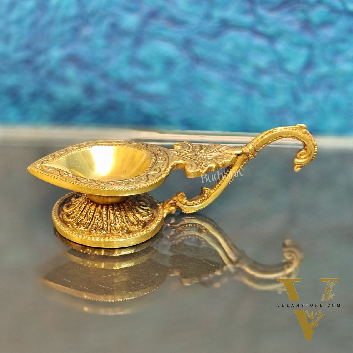 Brass Handcrafted Aarti Diya with handle