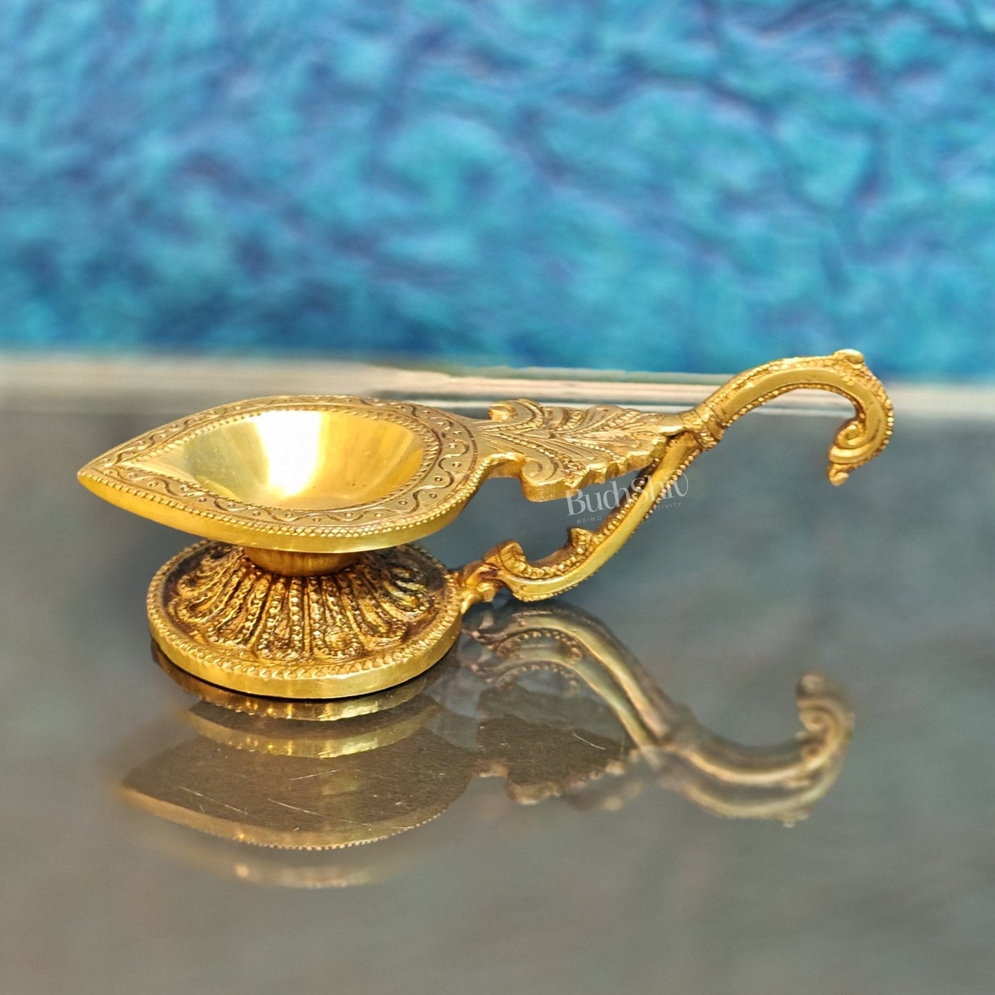 Brass Handcrafted Aarti Diya with handle