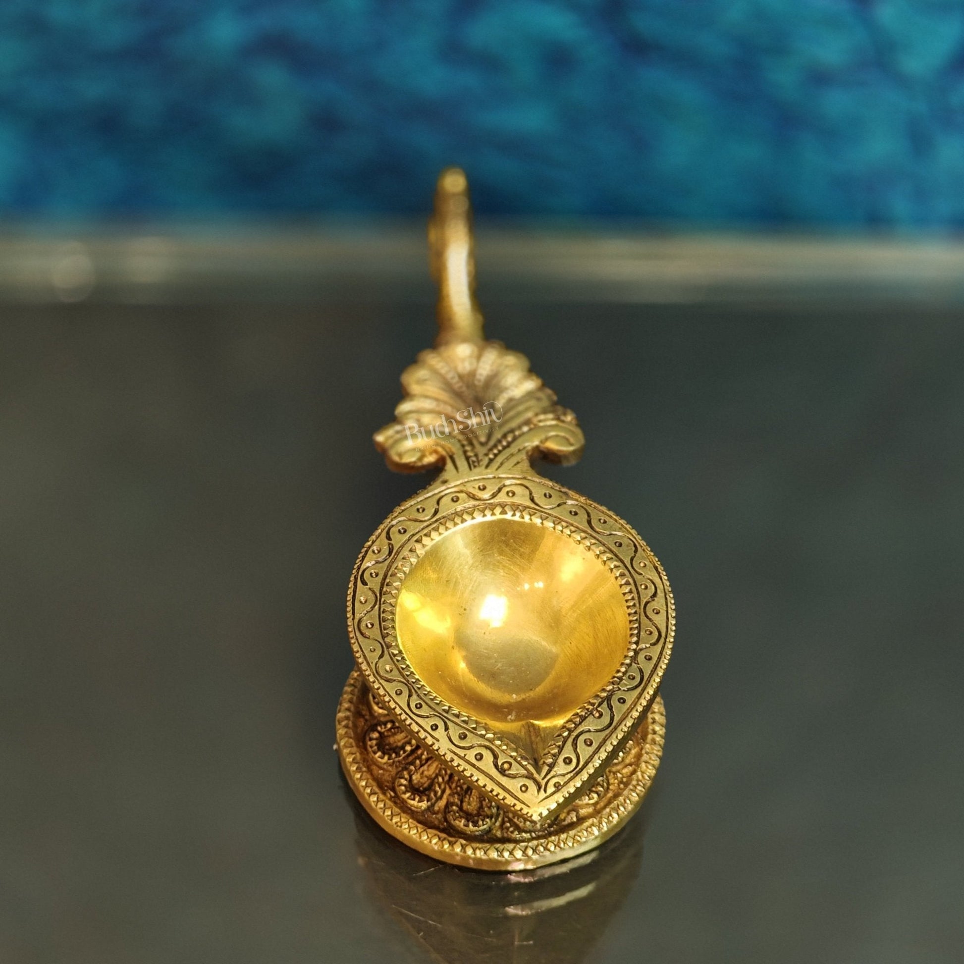 Brass Handcrafted Aarti Diya with handle