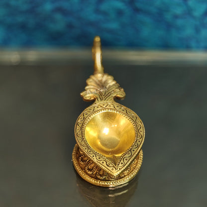 Brass Handcrafted Aarti Diya with handle