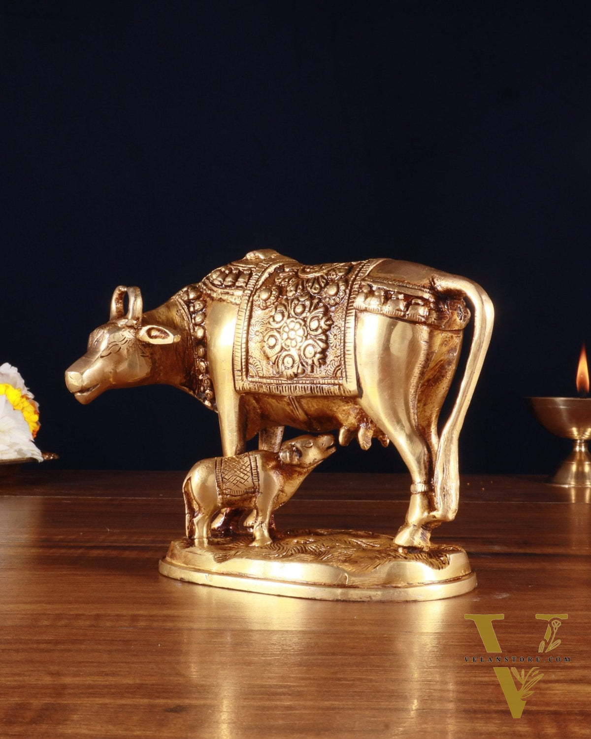 Brass Kamdhenu Cow with Calf Idol – 5 x 7 x 3.4 Inches, 1.5 Kg