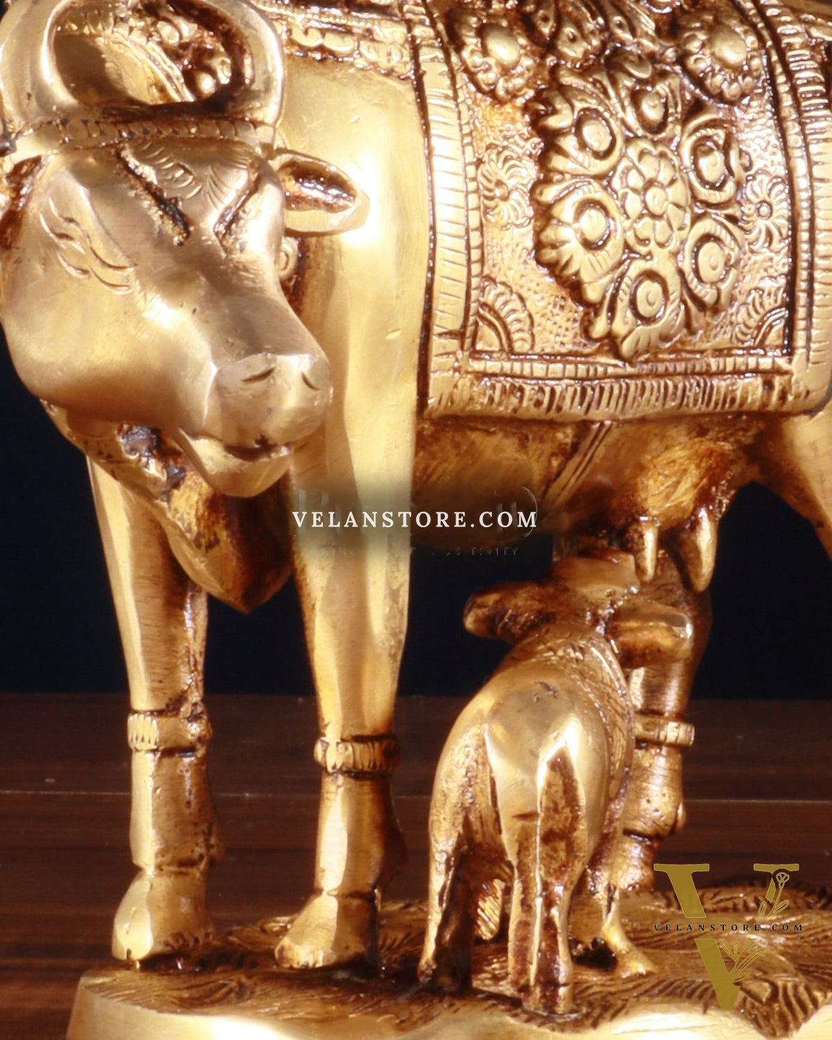 Brass Kamdhenu Cow with Calf Idol – 5 x 7 x 3.4 Inches, 1.5 Kg