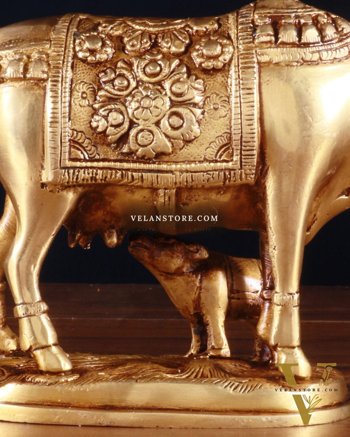 Brass Kamdhenu Cow with Calf Idol – 5 x 7 x 3.4 Inches, 1.5 Kg