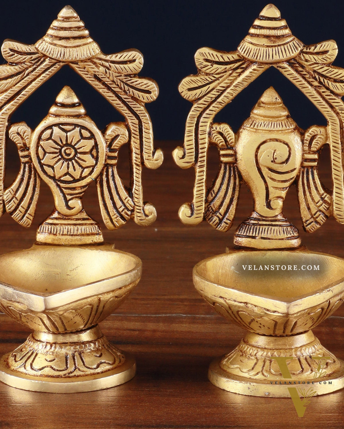 Brass Superfine Shankh Chakra Diya 4.5"