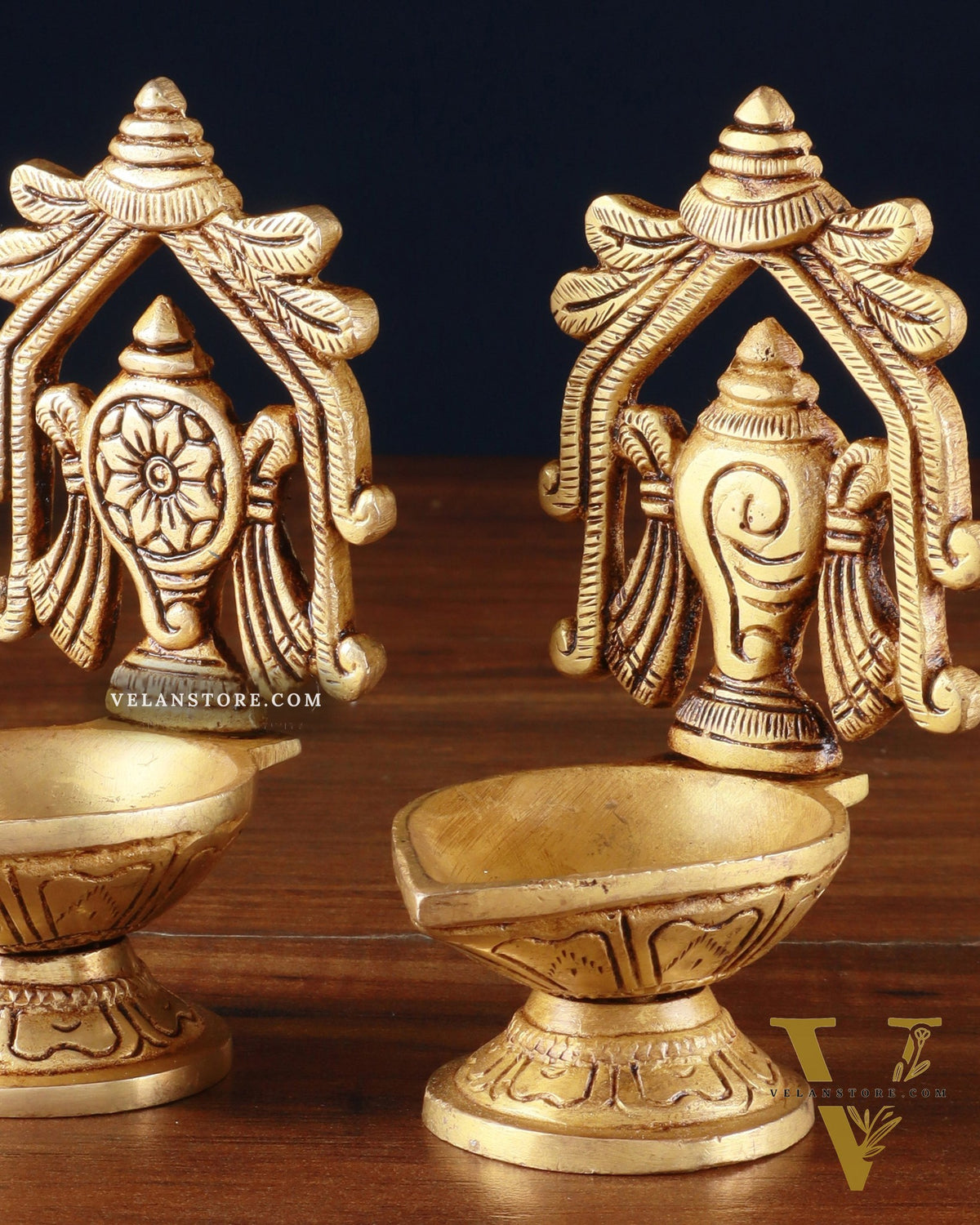 Brass Superfine Shankh Chakra Diya 4.5"