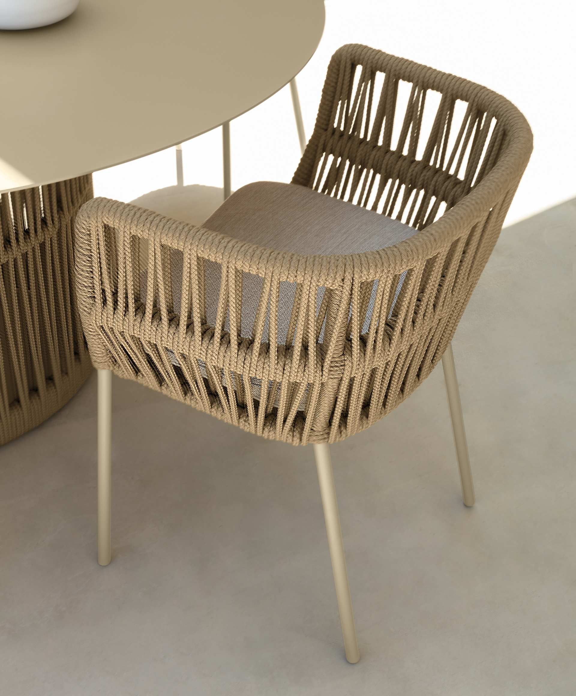 Akin Outdoor Patio Seating Set 4 Chairs and 1 Table Set (Cream) Braided & Rope