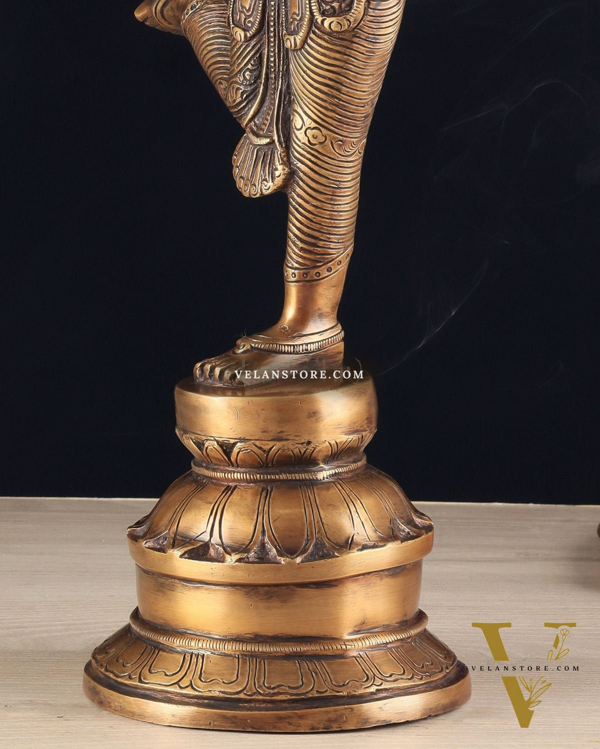 Elegant Brass Pot Lady Sculpture - 16.5 Inches