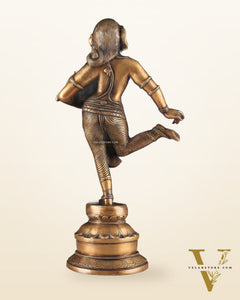 Elegant Brass Pot Lady Sculpture - 16.5 Inches