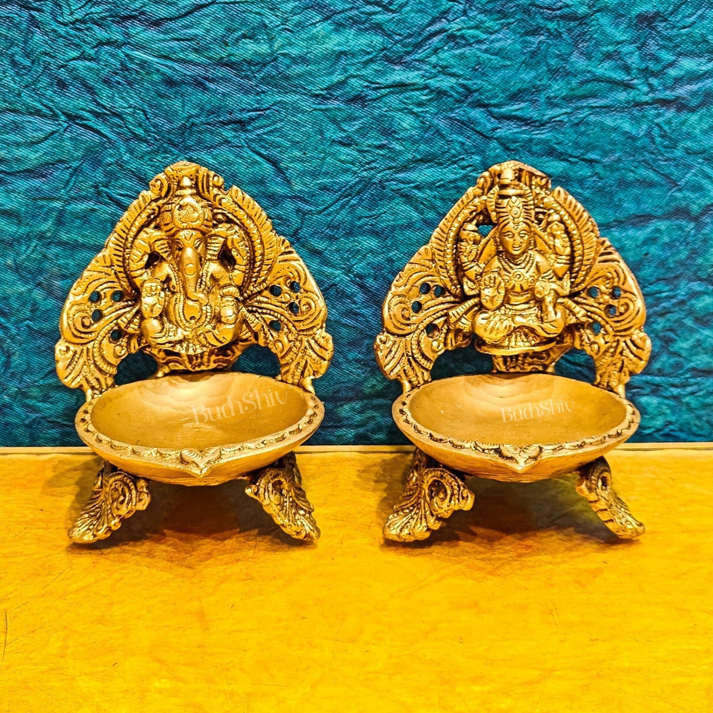Finely Handcrafted Ganesha and Lakshmi Idols with Prabhavali Diyas