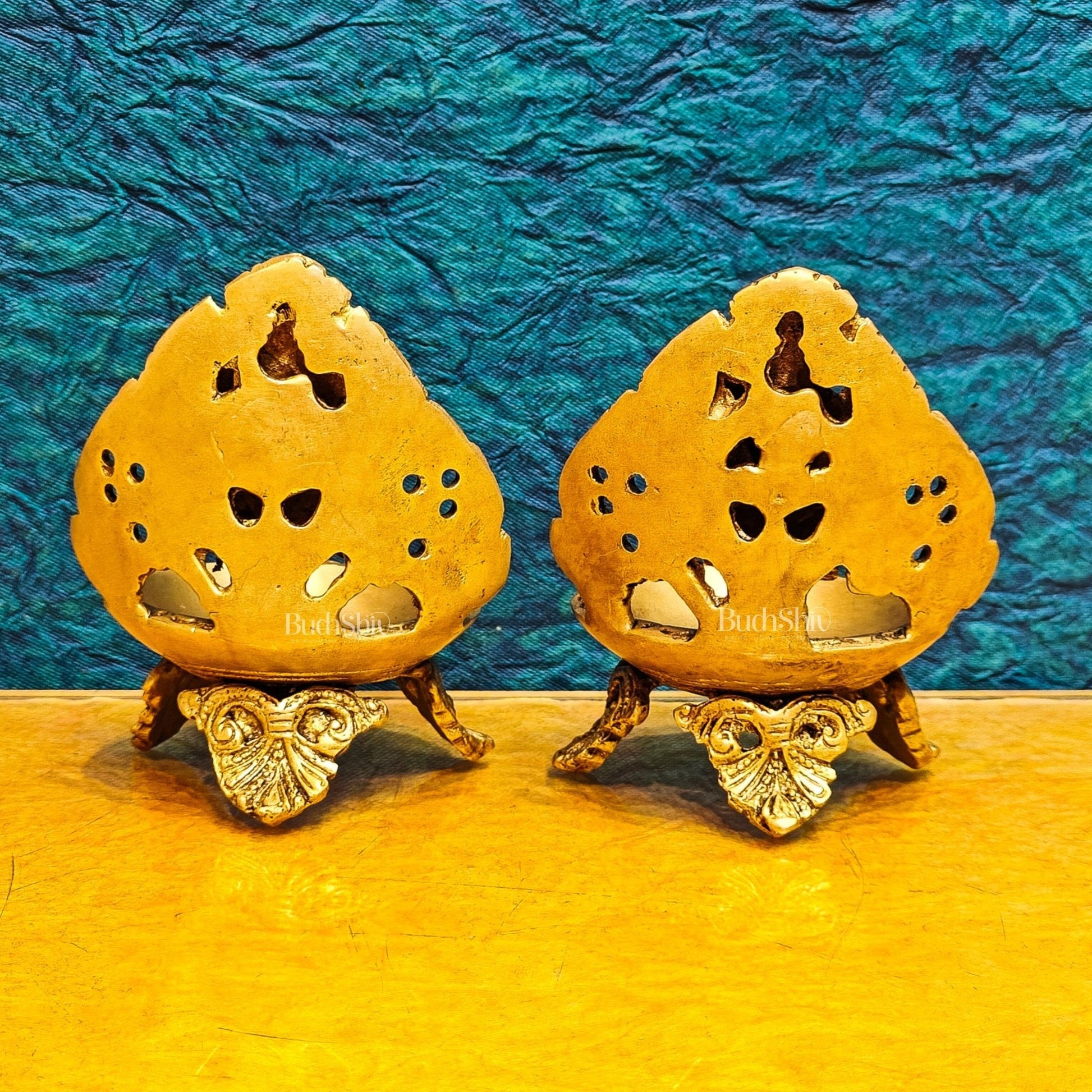 Finely Handcrafted Ganesha and Lakshmi Idols with Prabhavali Diyas