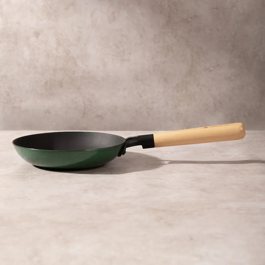 No. 8 Enamel Cast Iron Pan LITE (20cm)