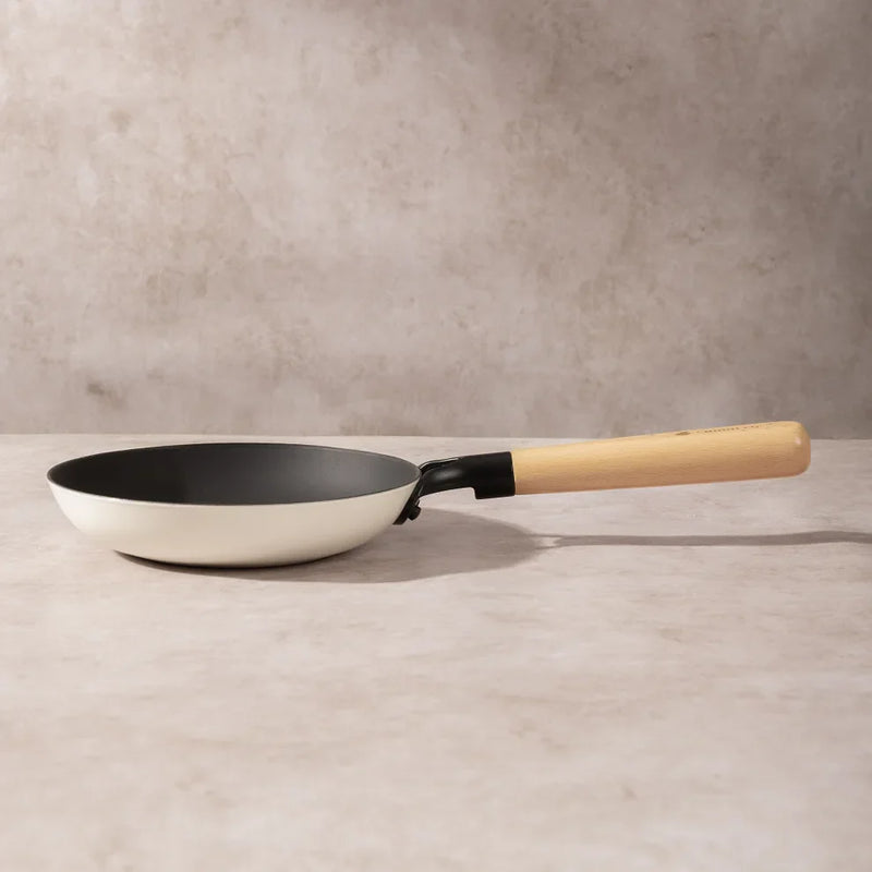 No. 8 Enamel Cast Iron Pan LITE (20cm)