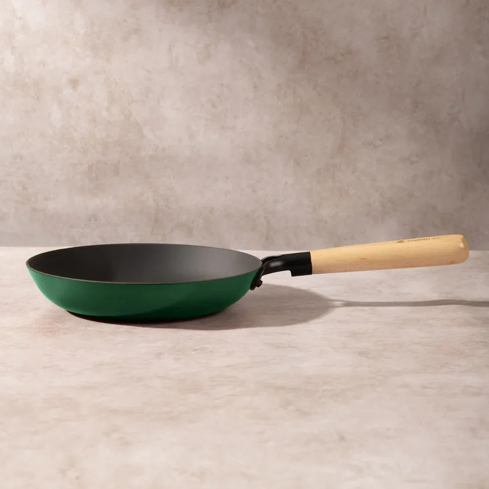No. 9 Enamel Cast Iron Pan LITE (24cm)
