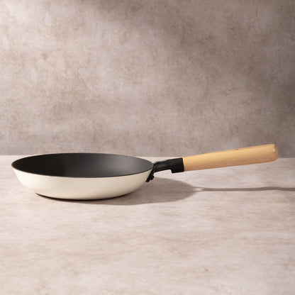 No. 9 Enamel Cast Iron Pan LITE (24cm)