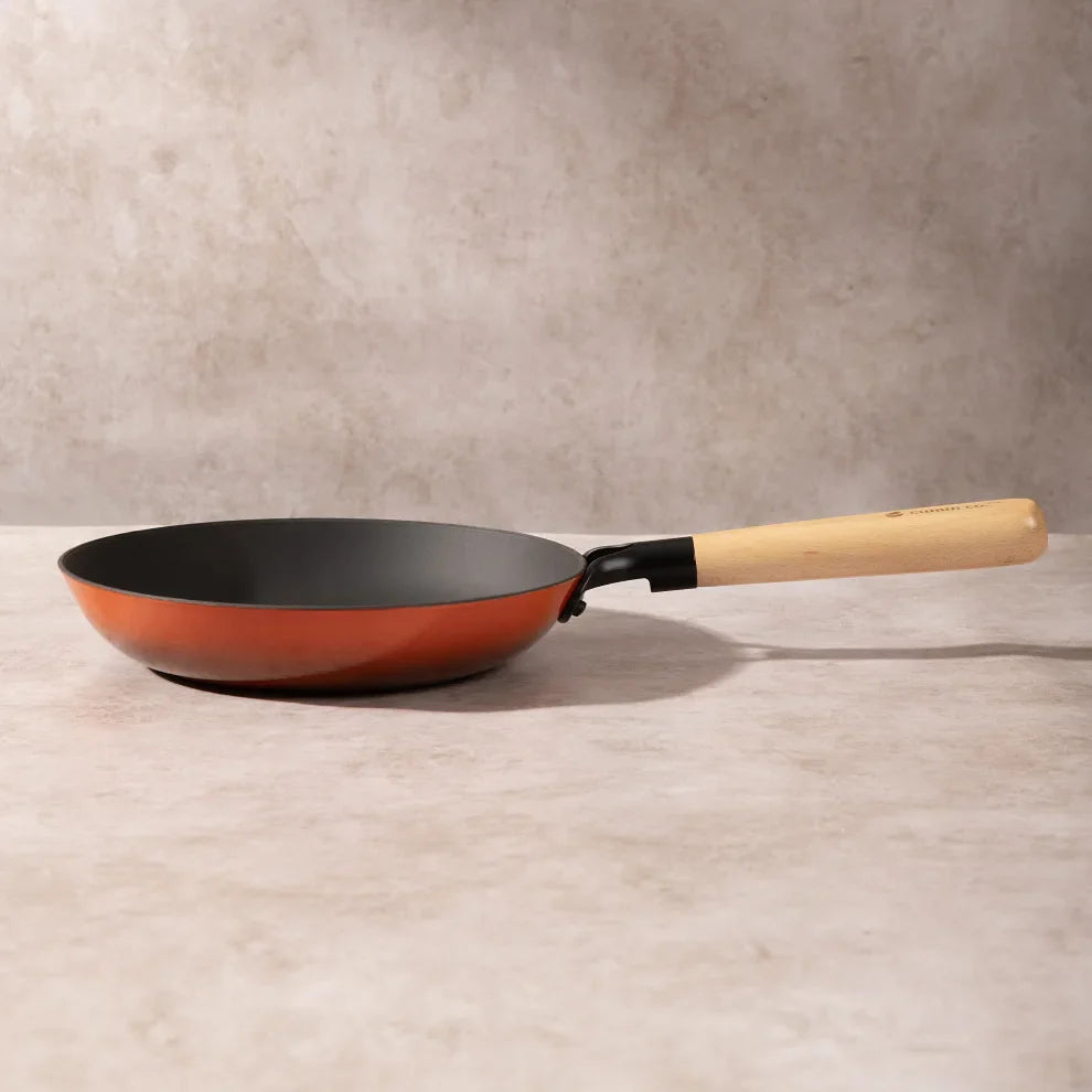 No. 9 Enamel Cast Iron Pan LITE (24cm)