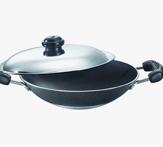 Prestige Omega Select Plus Non-Stick Deep Appachetty with Lid | Black | 20 cm | Residue Free | Scratch Resistant | Comfortable Grip | Spoon Friendly
