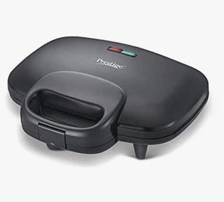 Prestige 800W Sandwich Maker (PSMFD 01)| Black | Heat Resistant Bakelite Body|Non-Stick Coating | Power Indicators | Oil Free Toasting-1