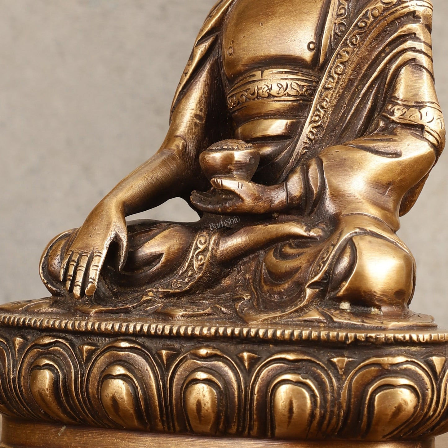 Pure Brass Buddha Statue - Antique burnt finish, 8" Height