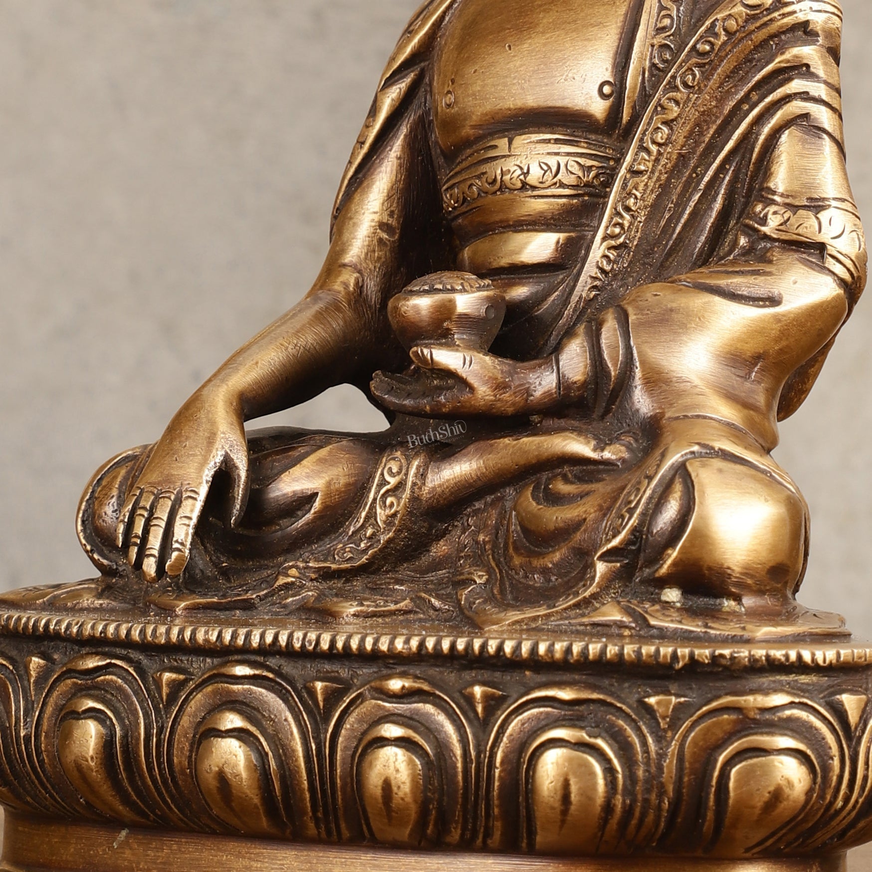 Pure Brass Buddha Statue - Antique burnt finish, 8" Height